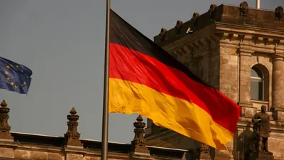 Selenskyj in Berlin: Strategische Partnerschaft und Druck auf 90-Milliardenkredit